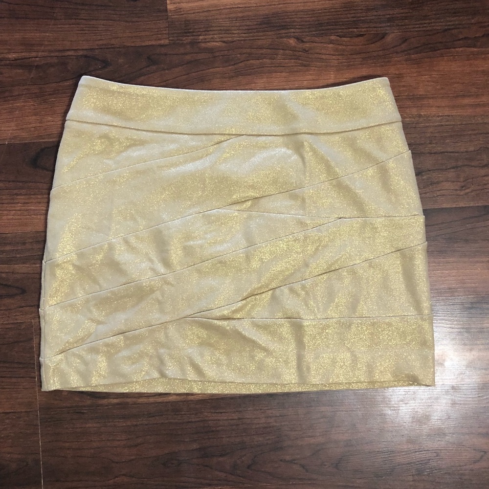 SALE Gold mini skirt ✨✨